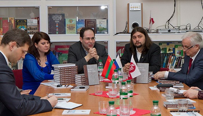 Круглый стол-презентация книги «Берега России. Антология писателей русского зарубежья» Круглый стол-презентация книги «Берега России. Антология писателей русского зарубежья»