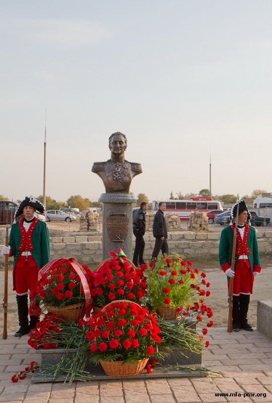 В Бендерской крепости был открыт бюст генералу фельдмаршалу Петру Христиановичу Витгенштейну и состоялась презентация коньяка «Князь Витгенштейн» В Бендерской крепости был открыт бюст генералу фельдмаршалу Петру Христиановичу Витгенштейну и состоялась презентация коньяка «Князь Витгенштейн»