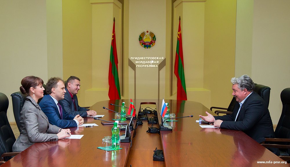 Президент ПМР Евгений Шевчук провел встречу с председателем политической партии «Российский общенародный союз» Сергеем Бабуриным Президент ПМР Евгений Шевчук провел встречу с председателем политической партии «Российский общенародный союз» Сергеем Бабуриным